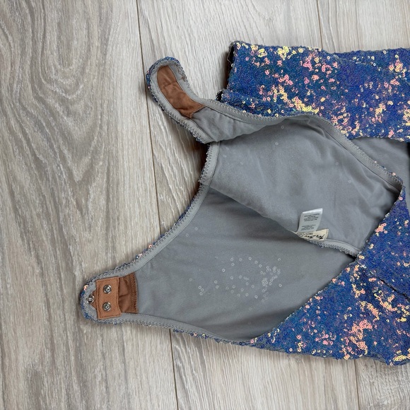 For Love And Lemons Skivvies Opal Low Plunge High Cut
Sequin Bodysuit Size L - Picture 13 of 16